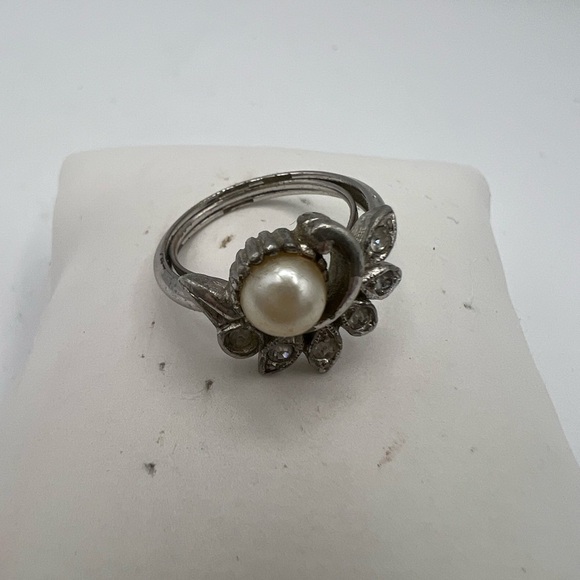 Avon Silver Ring with Pearl and Crystal Accents - Picture 7 of 10